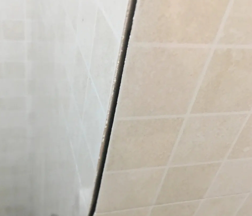 万全瓷砖空鼓维修公司分享阳台瓷砖脱落的修复过程可以分为以下几个步骤